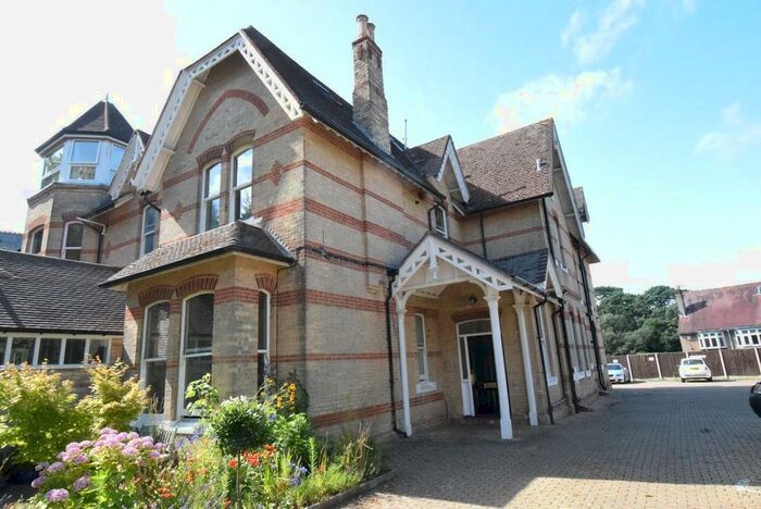 1 Bedroom Flat To Rent In Chinewood Manor, Manor Road, Bournemouth, BH1