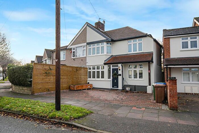3 Bedroom Semi Detached House For Sale In Chaucer Road, Sidcup, DA15