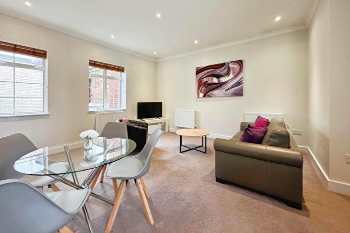 2 Bedroom Apartment To Rent In Broad Street, Wokingham, RG40