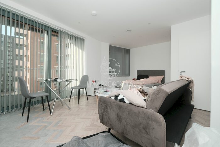 1 Bedroom Apartment To Rent In Skyline Apartments, Three Waters, London, E3