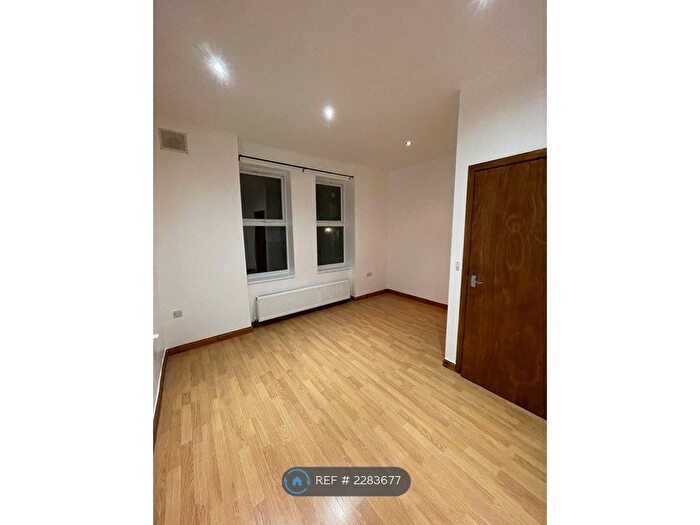 2 Bedroom Flat To Rent In A, London, SW17