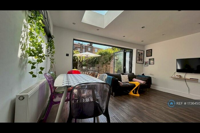 2 Bedroom Flat To Rent In Mountgrove Road, London, N5
