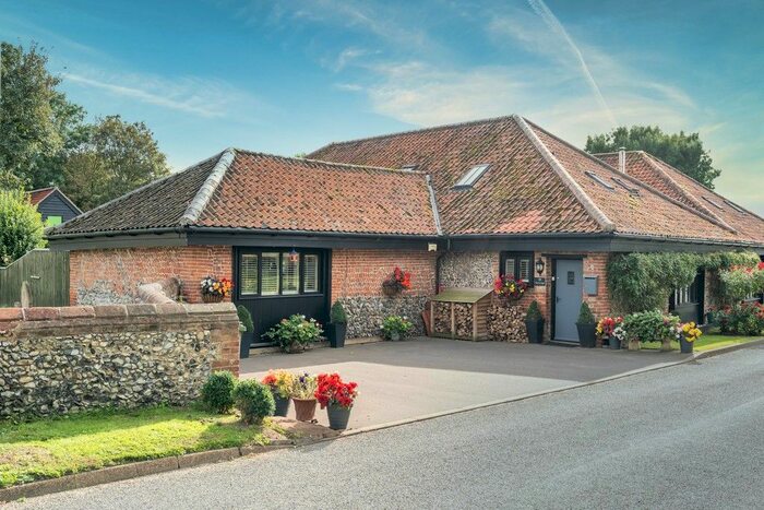 4 Bedroom Barn Conversion For Sale In The Street, Bridgham, Norwich, NR16