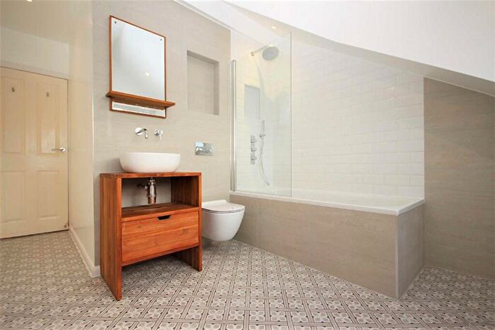 2 Bedroom Flat To Rent In Livingston Lodge, Chingford Road, Walthamstow, E17