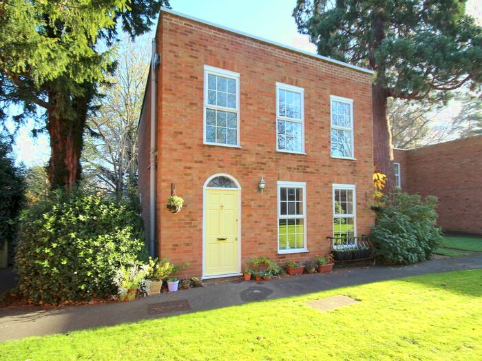 3 Bedroom Mews To Rent In Church Street, Staines, TW18