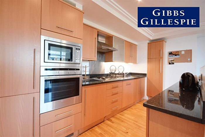 2 Bedroom Flat To Rent In Town Meadow, Brentford, TW8