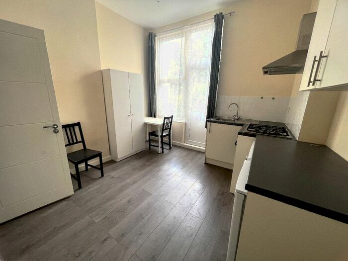 Studio To Rent In Wilderton Road, London, N16