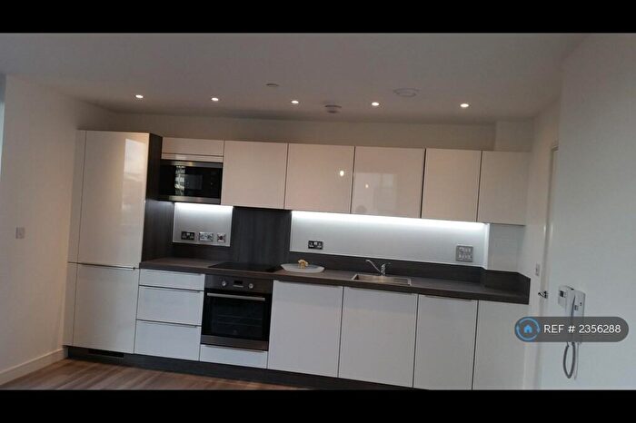 2 Bedroom Flat To Rent In Roma Corte, London, SE13