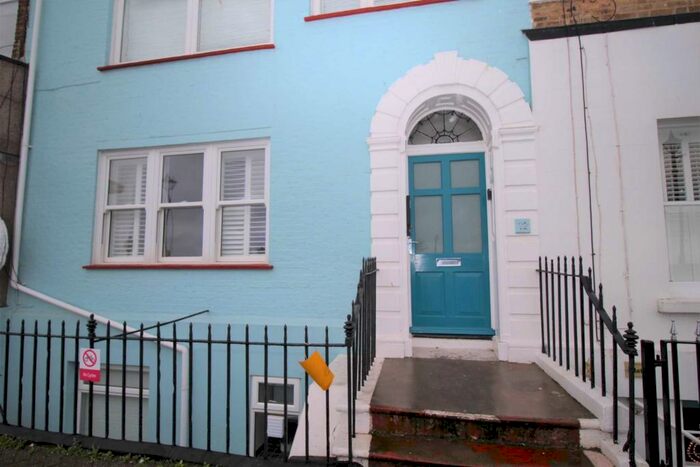 2 Bedroom Apartment To Rent In Victoria Parade, Broadstairs, CT10