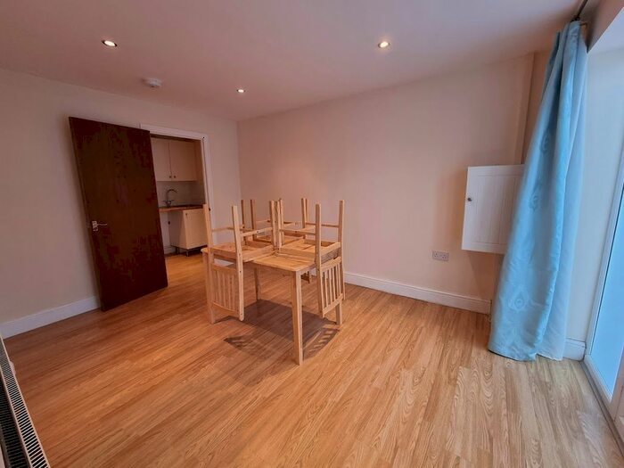 1 Bedroom Flat To Rent In Fallsbrook Road, Streatham, London, SW16