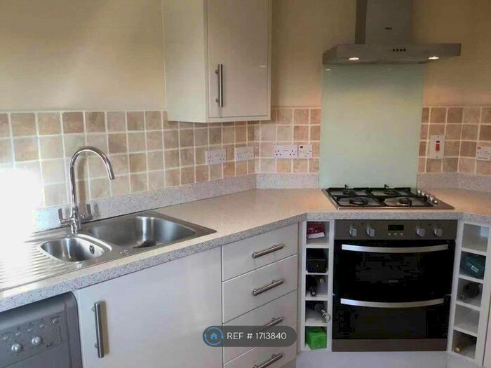 2 Bedroom Flat To Rent In Overstreet Green, Lydney, GL15
