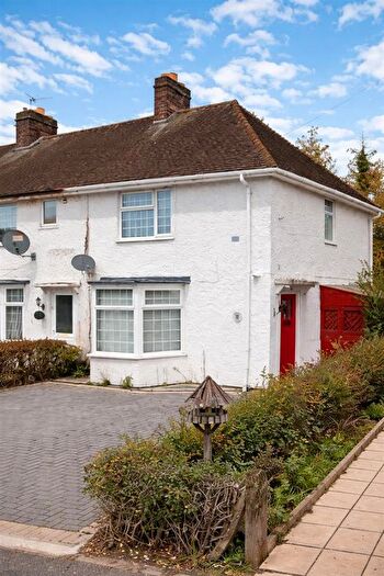 Studio To Rent In Halsway, Hayes, UB3