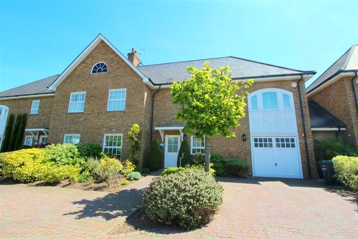 3 Bedroom Property To Rent In Broadfield Way, Aldenham, Watford, WD25