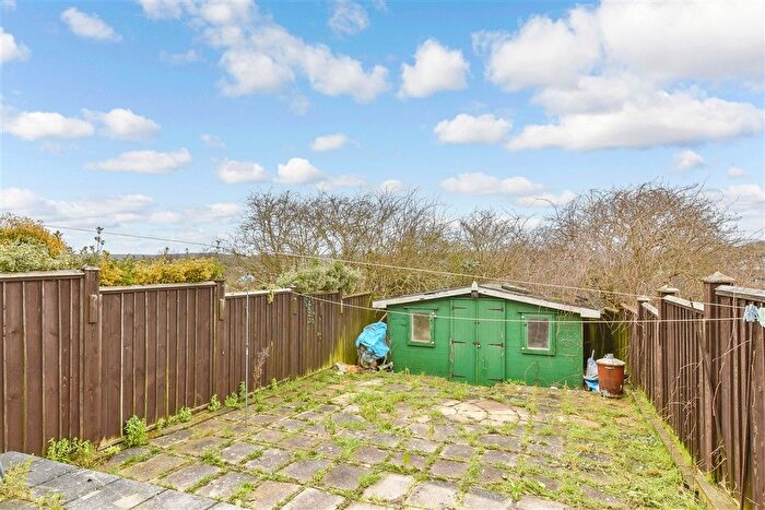 3 Bedroom End Terrace House For Sale In Beacon Road, Chatham, Kent, ME5