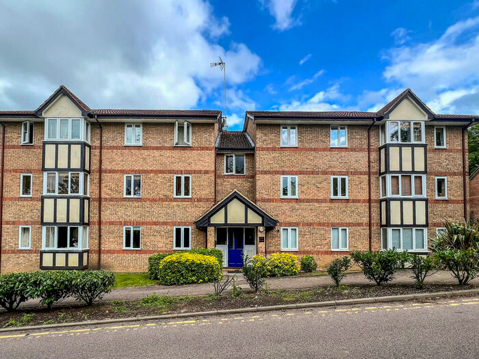 2 Bedroom Flat To Rent In Fallow Rise, Hertford, SG13