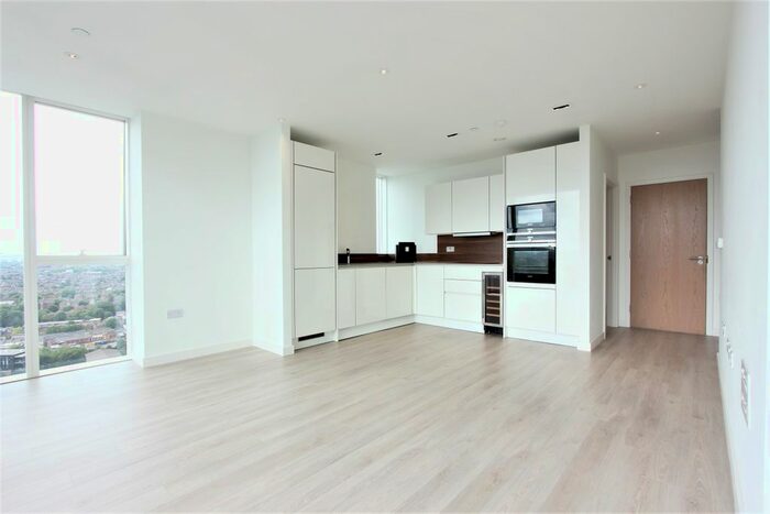 2 Bedroom Flat To Rent In Skyline Apartments, Devan Grove, London, N4
