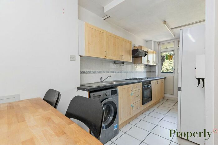 3 Bedroom Flat To Rent In Solander Gardens, London, E1