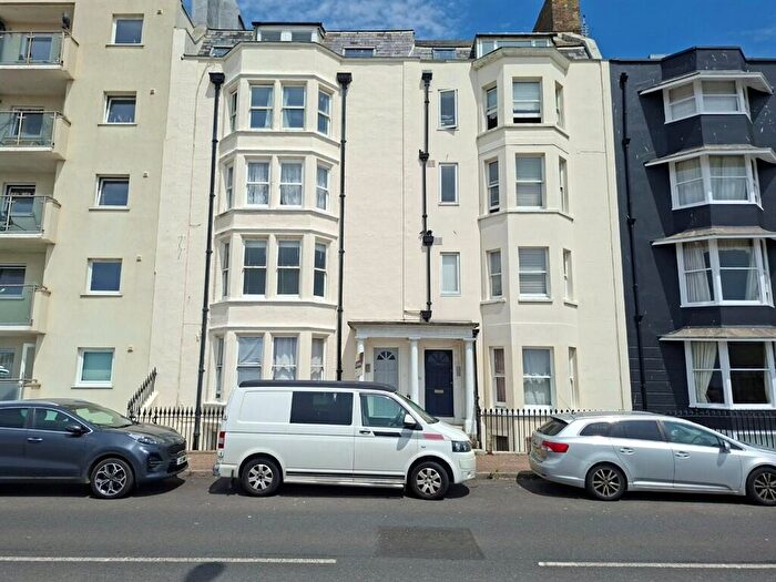 2 Bedroom Flat For Sale In South Terrace, Littlehampton, BN17