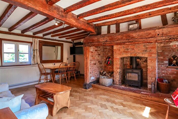 3 Bedroom Cottage For Sale In The Square, Long Itchington, Southam, CV47