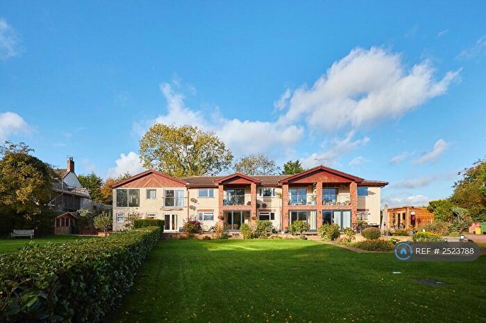 2 Bedroom Penthouse To Rent In Fairways Court, Hinckley, LE10
