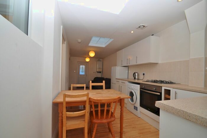 1 Bedroom Flat To Rent In The Avenue, Ealing, W13