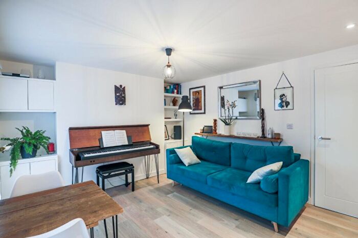 1 Bedroom Apartment For Sale In New Cross Road, London, SE14