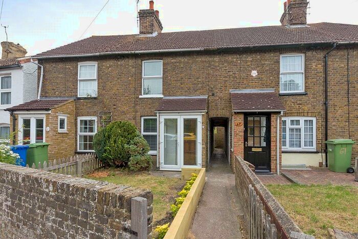 2 Bedroom Link Detached House To Rent In Borden Lane, Sittingbourne, Kent, ME10