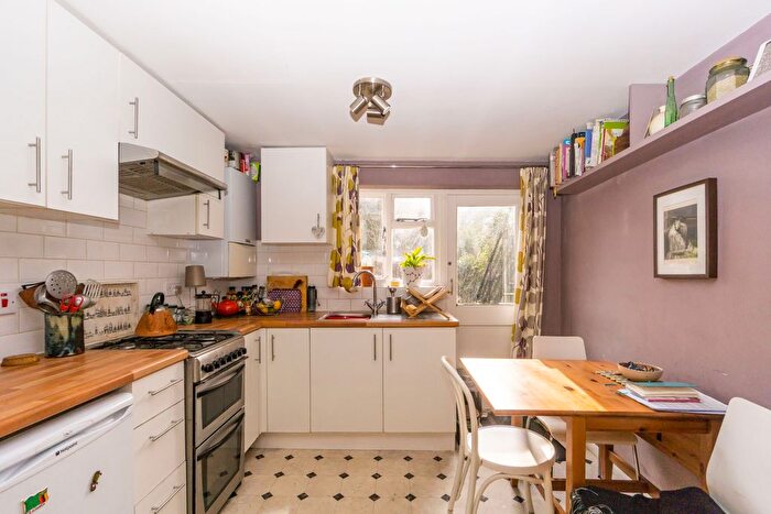 1 Bedroom Flat For Sale In Mayton Street, Holloway, London, N7