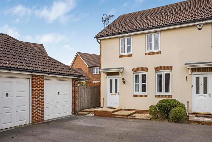 3 Bedroom End Of Terrace House For Sale In Pippin Grove, Shinfield, Reading, RG2