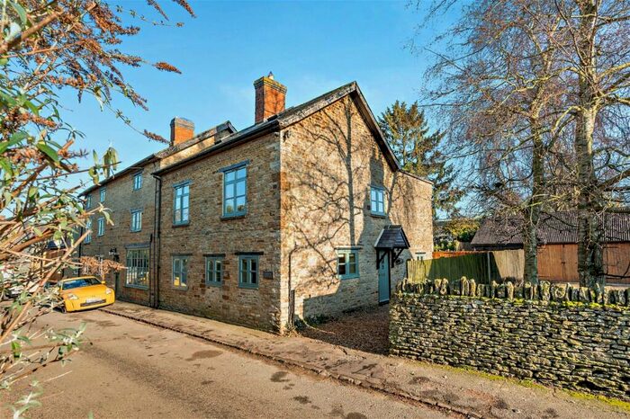 5 Bedroom Cottage For Sale In Baker Street, Farthinghoe, Northamptonshire, NN13