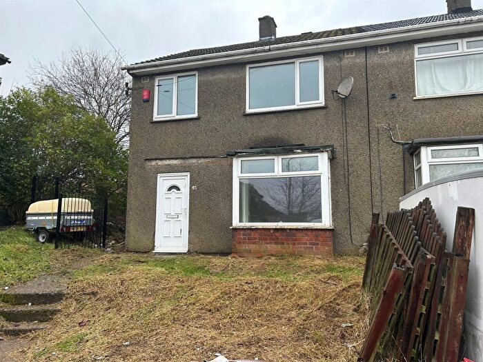 3 Bedroom Semi Detached House For Sale In Ruffield Side, Wyke, Bradford, BD12
