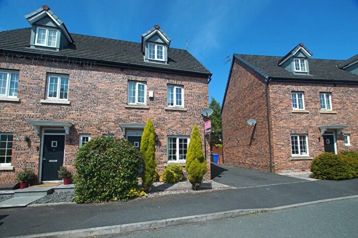 4 Bedroom Semi-Detached House For Sale In Kestrel Cl, Hyde, **No Chain & Vacant!**, SK14