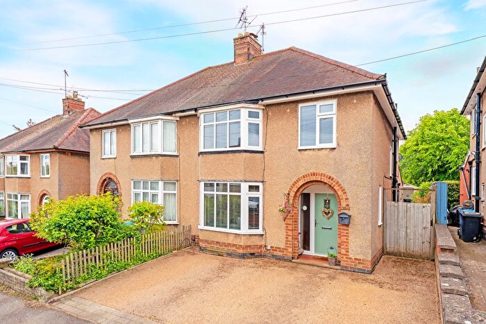 3 Bedroom Semi-Detached House For Sale In Hood Walk, Kettering, Northamptonshire, NN15