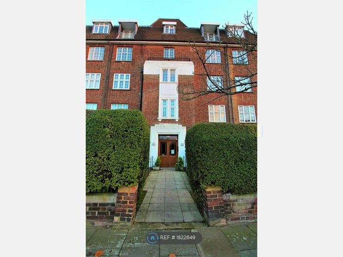 3 Bedroom Flat To Rent In Tudor Court, London, W3