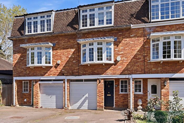 4 Bedroom Terraced House For Sale In Abbey Road, Enfield, EN1