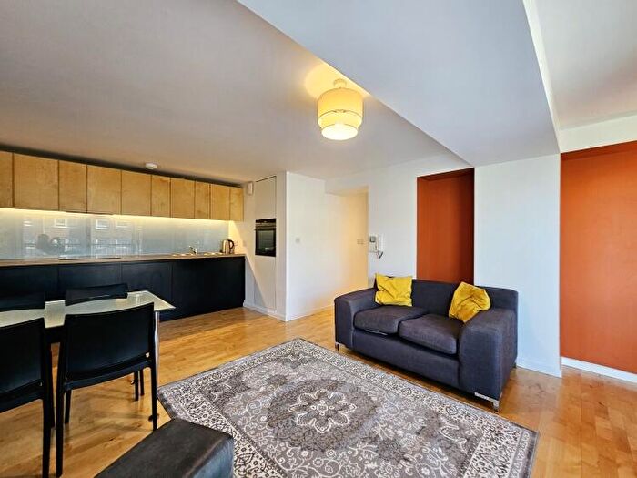 2 Bedroom Apartment To Rent In Saxton The Avenue Leeds, LS9