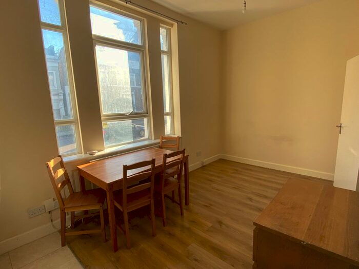 2 Bedroom Flat To Rent In Amersham Road, London, SE14