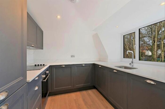 2 Bedroom Flat To Rent In Portland Road, Dorking, RH4