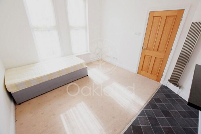 Studio To Rent In Ashgrove Road, Goodmayes, IG3