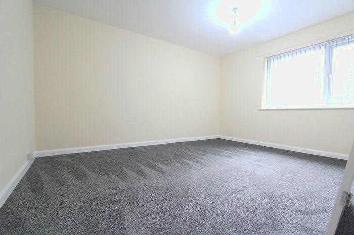 2 Bedroom Flat To Rent In Littlemoor Centre, Chesterfield, S41