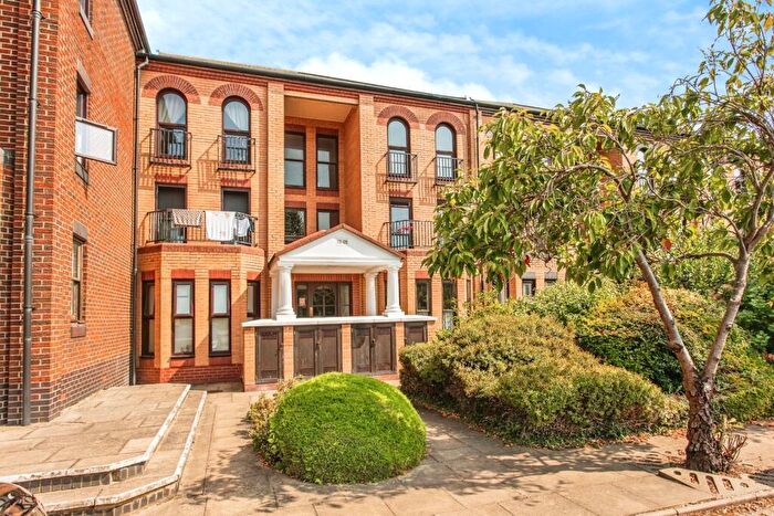 2 Bedroom Flat For Sale In Marks Court, Southend-on-Sea, Essex, SS1