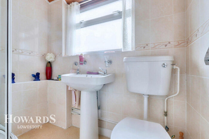 3 Bedroom Terraced House For Sale In May Road, Lowestoft, NR32