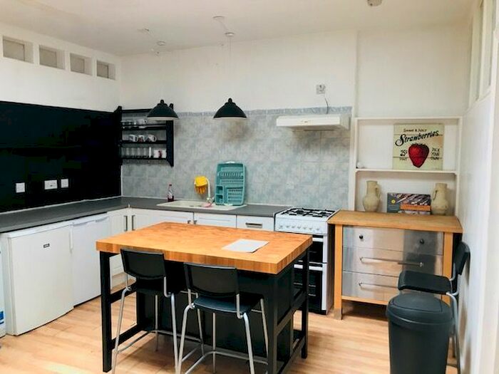 2 Bedroom Flat To Rent In Rear Flat, Fashion Street, Spitalfields, E1