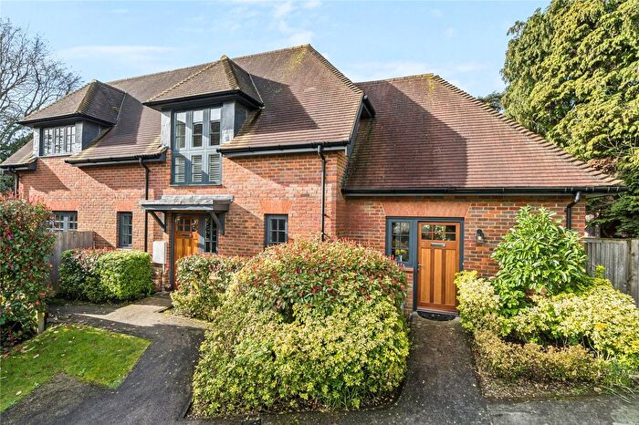 2 Bedroom Flat For Sale In North Road, Berkhamsted, Hertfordshire, HP4