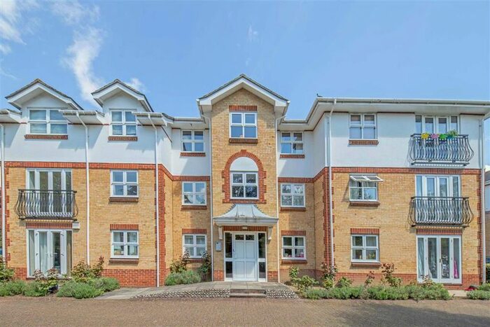 1 Bedroom Flat To Rent In Rosebank Close, Teddington, TW11