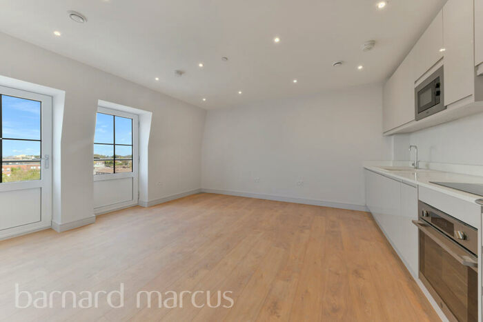 1 Bedroom Apartment To Rent In High Street, Sutton, SM1