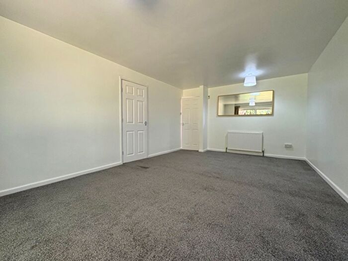 2 Bedroom Flat To Rent In Grosvenor Park Gardens, Headingley, Leeds, LS6