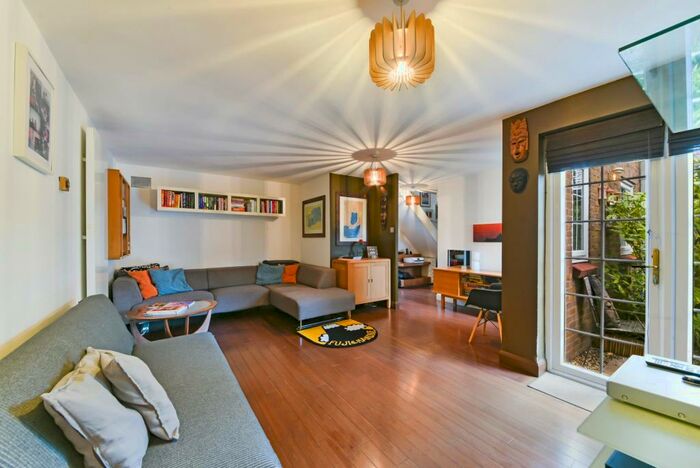 3 Bedroom Terraced House To Rent In Garnet Street, London, E1W