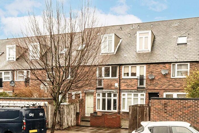 4 Bedroom Flat To Rent In Copenhagen Street, Copenhagen Street, N1