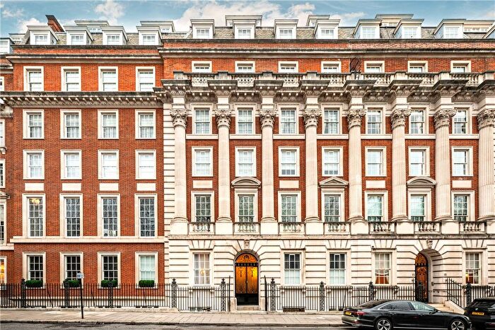 2 Bedroom Flat To Rent In Grosvenor Square, Mayfair, London, W1K